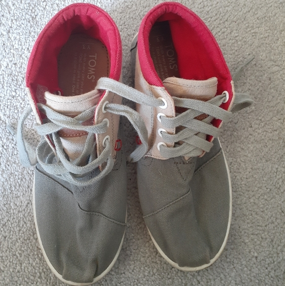 TOMS - Picture 3 of 3